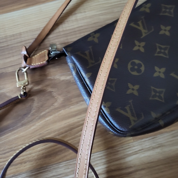 LV POCHETE - Picture 7 of 16